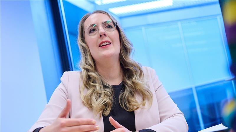 „Wenn die Verbraucher sich informieren können, haben sie der Macht der großen Ketten mehr entgegenzusetzen“, sagte Grünen-Fraktionschefin Katharina Dröge.