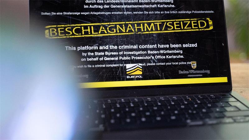 Knapp 10.000 Rufnummern von Cyberkriminellen abgeschaltet Wenn man die Adresse der beschlagnahmten Internetseiten eingibt, erscheint ein Sicherstellungsbanner der Behörden. (Archivbild)
