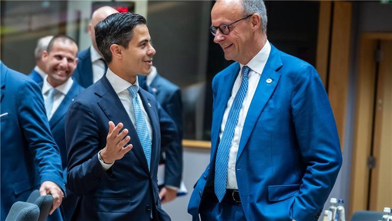 Ringen um neues EU-Budget: Merz drängt auf Kürzungen „Wenn wir eine Wirtschaft für die kommenden Jahrzehnte aufbauen wollen, können wir das nicht mit einem Budget aus den 1990er-Jahren tun“, sagt der niederländische Ministerpräsident Rob Jetten.