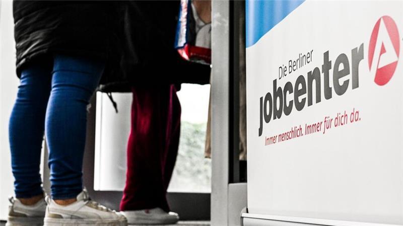 Kritik an Ampel-Plänen zu 1000-Euro-Prämie für Arbeitslose Wer Bürgergeld bezieht, soll eng mit dem Jobcenter zusammenarbeiten.