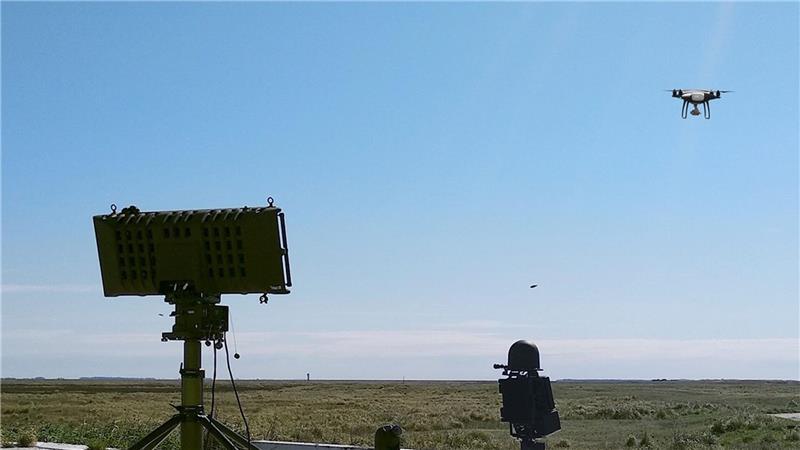 EU-Drohnenabwehr soll bis Ende 2026 starten Wer Drohnen günstig und effizient abwehren kann, ist in Konflikten im Vorteil. (Archivbild)