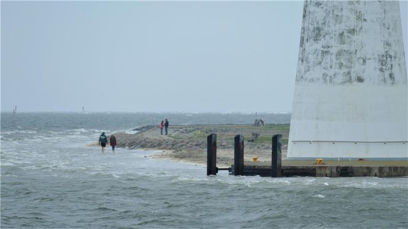 Wer beim Insel-Rundgang einen Abstecher zum Radarturm macht, kommt zur Badestelle.