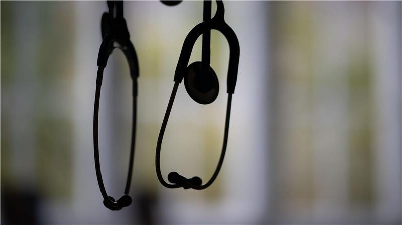 Direkt zum Facharzt? Kassenärzte schlagen Extratarif vor Wer direkt zum Facharzt will, soll dafür zahlen müssen - jedenfalls wenn es nach dem Chef der Kassenärztlichen Bundesvereinigung (KBV), Andreas Gassen, geht. (Symbolbild)