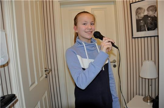Wer ein großer Star werden will: Ella (11) übt fast jeden Tag. Foto: Felsch