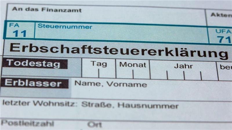 Wer erbt oder Vermögen geschenkt bekommt, muss Steuern zahlen - jedenfalls ab einer Freigrenze. (Symbolbild)