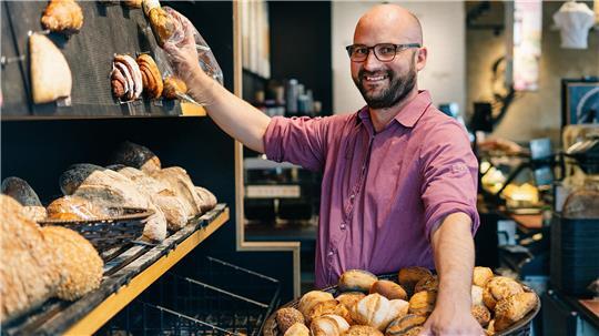 Wer frische Brötchen für seinen Osterbrunch benötigt, erfährt in der Übersicht, welche Bäcker im Kreis Stade an den Feiertagen geöffnet haben.