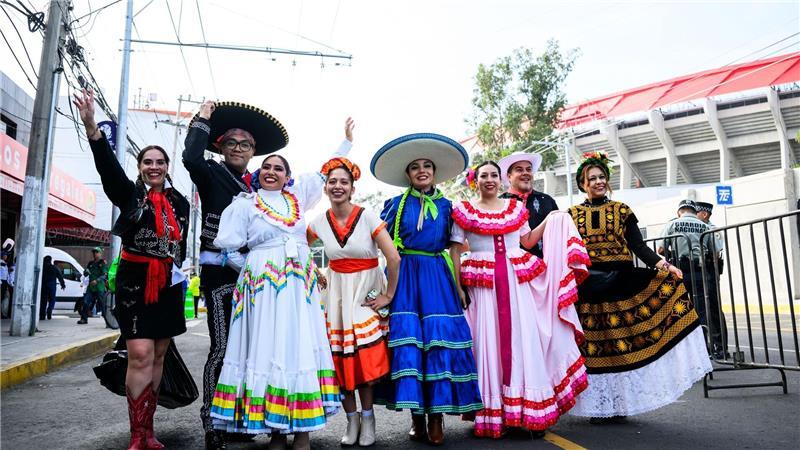 „Dai Dai“: Ausgelassene Stadion-Party zum WM-Start in Mexiko Wer früh da war, konnte länger feiern.