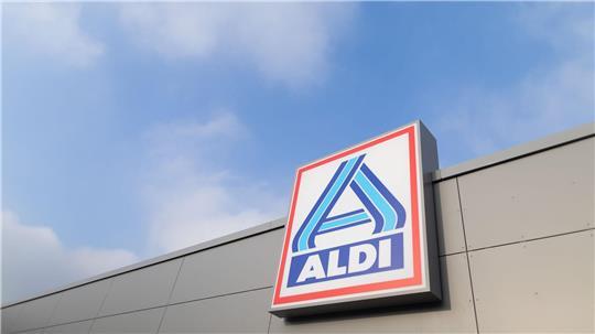 Wer gerebeltes Basilikum der Marke Le Gusto im 15-Gramm-Glas bei Aldi Nord gekauft hat, sollte prüfen, ob die Ware von einem Rückruf betroffen ist. (Archivbild)