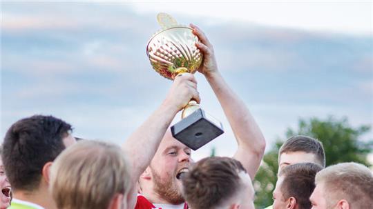Wer gewinnt in dieser Saison den Kreispokal, nachdem der Deinster SV, der den Pokal zwei Mal in Folge gewann, nun auf Bezirksebene spielt?