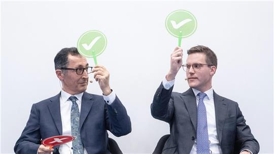 Wer hat am Ende die Nase vorne? Zwischen Grünen-Spitzenkandidat Cem Özdemir und CDU-Frontmann Manuel Hagel zeichnet sich wenige Tage vor der Landtagswahl in Baden-Württemberg ein enges Rennen ab. (Archivbild)