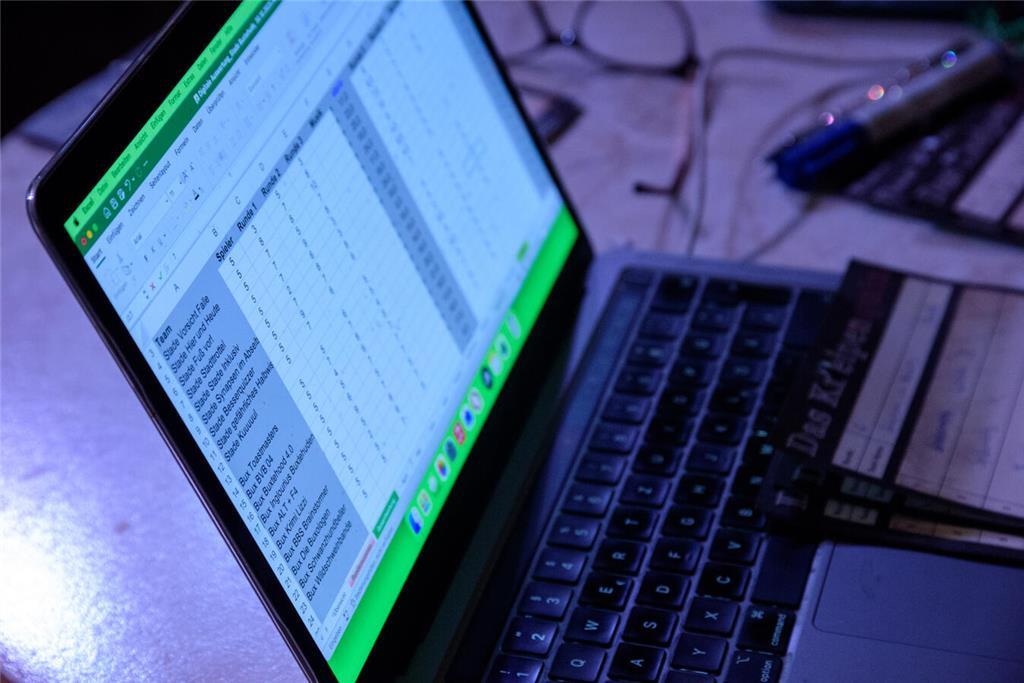 Wer hat die Nase vorn beim Städtevergleich? Eindrücke vom Kneipenquiz in Buxtehu...