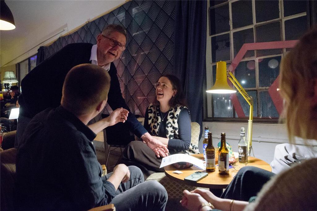 Wer hat die Nase vorn beim Städtevergleich? Eindrücke vom Kneipenquiz in Buxtehu...