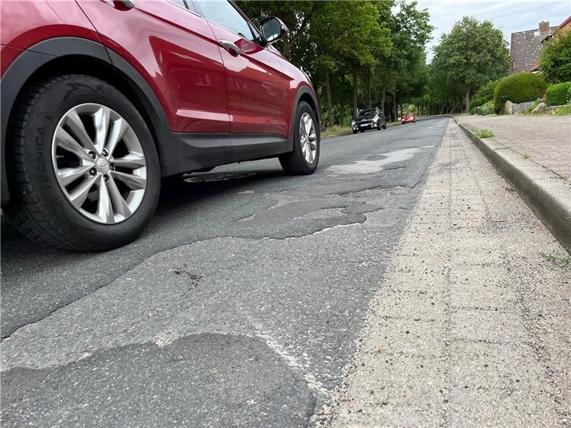 So schlimm ist das Straßendesaster im Landkreis Stade Wer hat die meistens Schlaglöcher? Die Landesstraße 124 in Hollenbeck hätte gute Chancen einen entsprechenden Wettbewerb zu gewinnen. Foto: Wisser