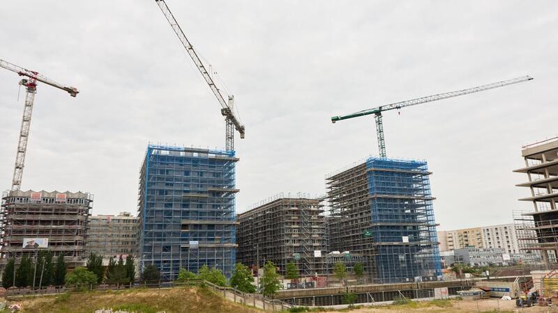 Wer in Hamburg ein Grundstück bebauen will, braucht eine Kampfmittelprüfung. (Archivbild)