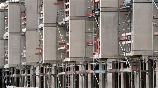 Wer in München eine Eigentumswohnung kaufen will, blutet finanziell auch als Besserverdiener. Im deutschlandweiten Schnitt jedoch ist der Kauf einer Wohnung laut Interhyp bezahlbarer geworden. (Symbolbild) 