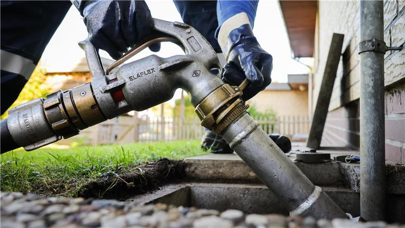 Wer jetzt unbedingt Heizöl benötigt, sollte nur so viel kaufen, wie unbedingt benötigt wird und die weitere Entwicklung der Preise im Blick behalten.