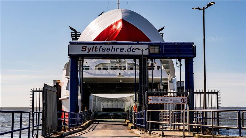 Wer mit der Fähre von und nach Sylt fahren möchte, muss aktuell mehr für ein Ticket zahlen. (Archivbild)