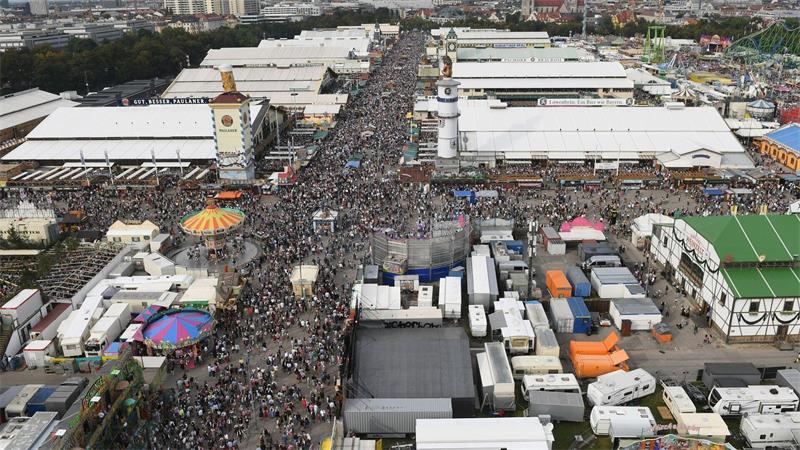 Wer sein Zelt künftig auf der Wiesn aufstellen kann, soll nun die Justiz entscheiden. (Archivbild)