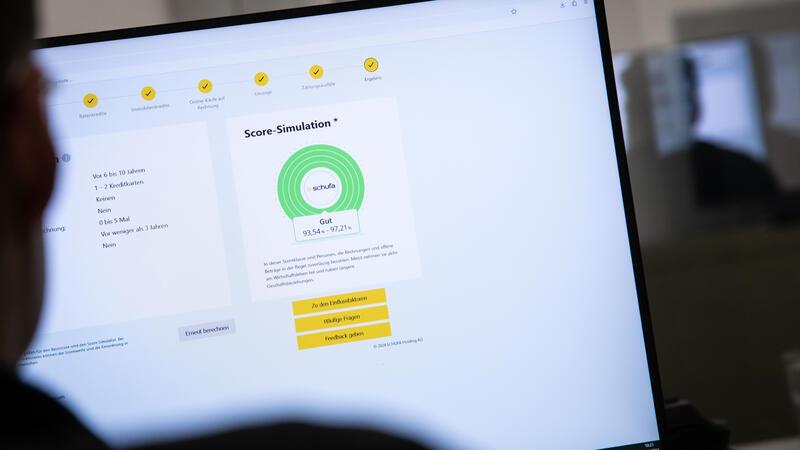 Kreditanfrage abgelehnt? So verbessern Sie den Schufa-Score Wer seinen Schufa-Score verbessern möchte, kann an manchen Stellschrauben drehen. Der Score-Simulator kann Auskunft darüber geben, welche das sind.