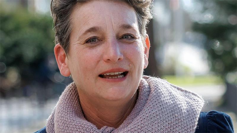 „Wer sich in prekären Lebenssituationen befindet und zwingend auf existenzsichernde Leistungen angewiesen ist, kann sich Geduld einfach nicht leisten“, sagte Anke Erdmann.