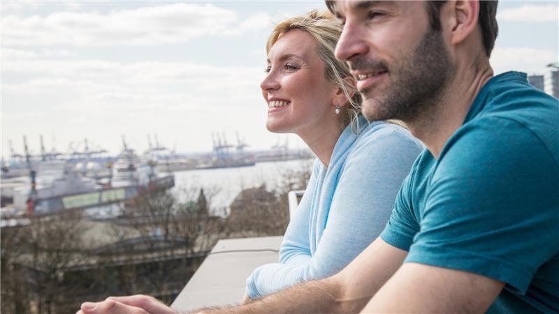 Wer sorglos in die Zukunft schauen möchte, sollte rechtzeitig Geld fürs Alter beiseitelegen.