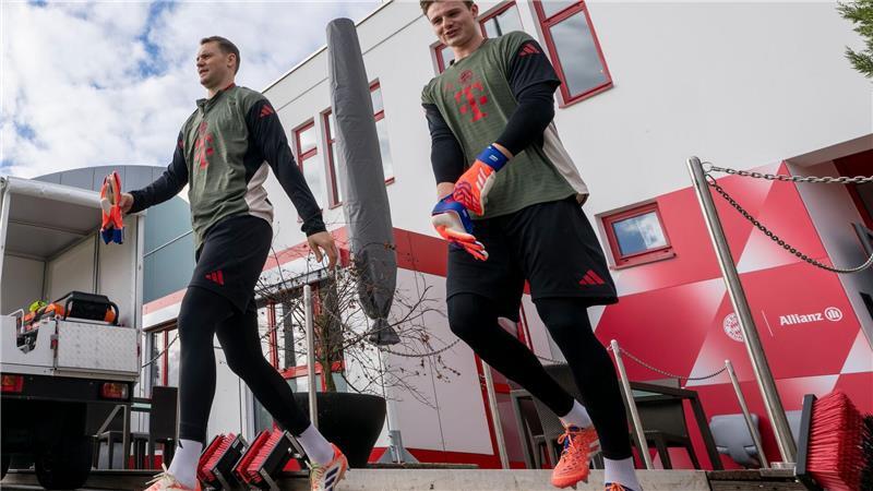 Wer spielt? Manuel Neuer (l) oder Jonas Urbig?