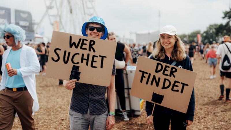 Wer suchet, der findet: Und wer beim Deichbrand-Festival nicht dazu kam, seinen vermissten Gegenstand im Fundbüro abzuholen, hat derzeit noch die Chance beim Fundbüro in Nordholz fündig zu werden.
