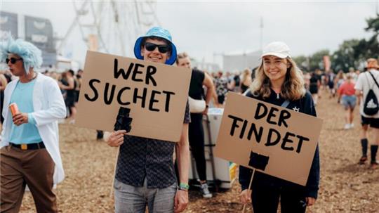 Wer suchet, der findet: Und wer beim Deichbrand-Festival nicht dazu kam, seinen vermissten Gegenstand im Fundbüro abzuholen, hat derzeit noch die Chance beim Fundbüro in Nordholz fündig zu werden.