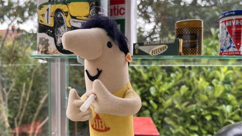 Wer wird denn gleich in die Luft gehen? Das HB-Männchen im Kassenraum.