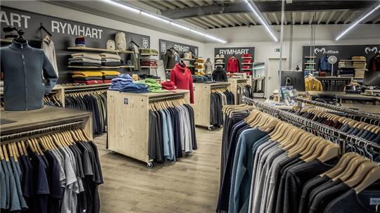 Wer wissen will, wie Wollfaser auf Reibung reagiert, was Motten hassen, und was man mit Dampf bewirken kann, erhält Antworten bei einem Besuch in der Strickmanufaktur Karl Siegel in Stade.