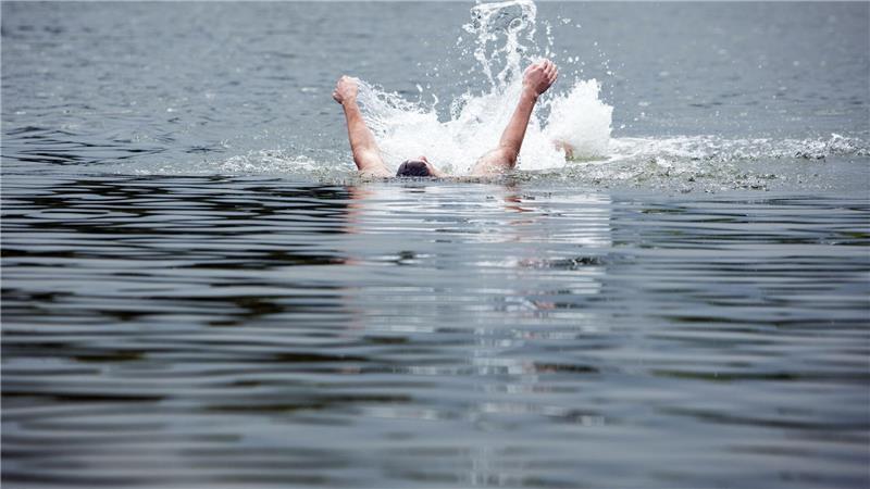Wer zu ertrinken droht, gerät in Panik.