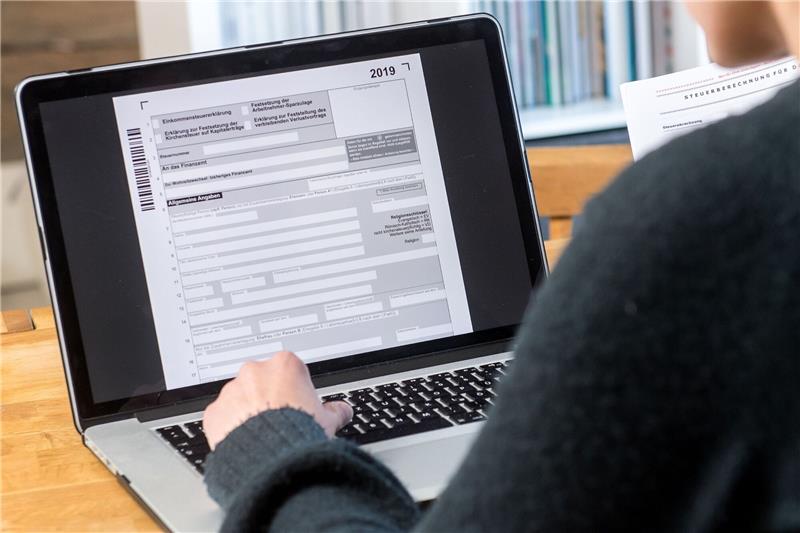Frist endet jetzt: Die besten Tipps für die Steuererklärung Wer zur Abgabe einer Steuererklärung verpflichtet ist und nicht von einem Steuerberater betreut wird, muss dies bis zum 30. September tun. Foto: dpa
