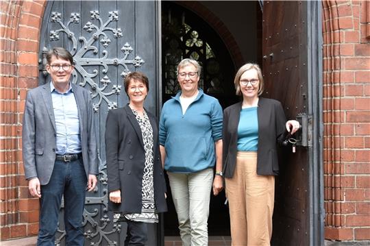 Werben für die Kirchenvorstandswahlen: Superintendent Dr. Martin Krarup, Silke Jeske, Dorothea Kröger und Christa Haar-Rathjen. Foto: Felsch