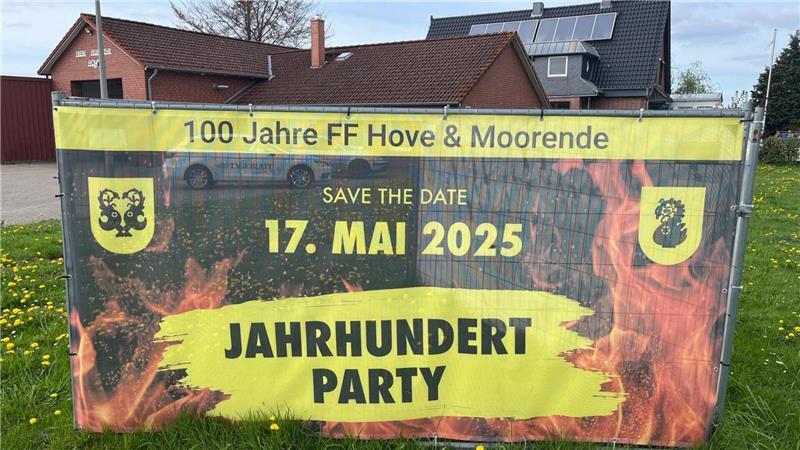 Werbung für die Jahrhundertparty der Feuerwehren aus Hove und Moorende.