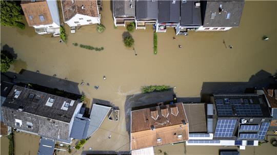 Werden Immobilien durch Unwetter beschädigt, springen oft Versicherungen ein. Doch nach Schadensfällen kommt es immer mal dazu, dass Anbieter bestehende Verträge kündigen. 
