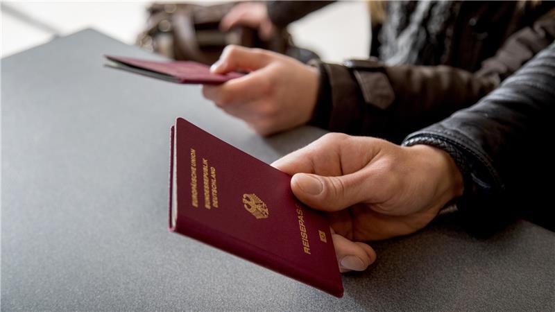 Werden Touristen bei der Einreise in die USA bald zur Offenlegung ihrer Social-Media-Konten verpflichtet? Das schlägt zumindest die US-Grenzschutzbehörde CBP vor.