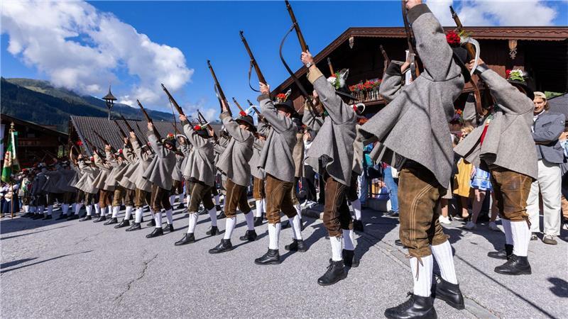 Werden künftig auch Frauen Salutschüsse abgeben? (Archivbild)