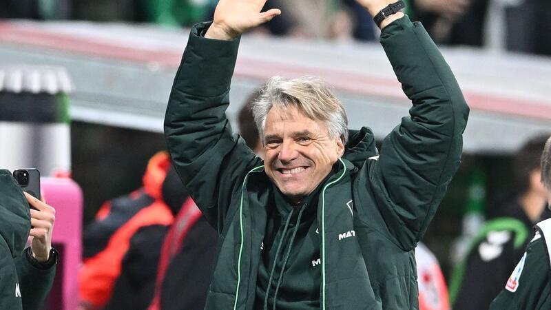 Werder-Coach Horst Steffen will auch gegen Wolfsburg jubeln. (Archivfoto)