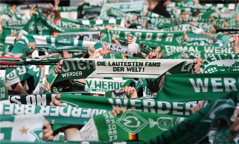 Werder-Fans unterstützen künftig mit ihren Ticketkäufen den guten Zweck. Foto: dpa