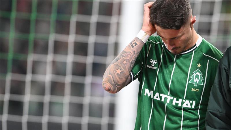 Werder-Kapitän Marco Friedl hat sich gegen Stuttgart an der Schulter verletzt.