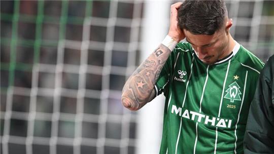 Werder-Kapitän Marco Friedl hat sich gegen Stuttgart zum Glück nicht schwerer verletzt.