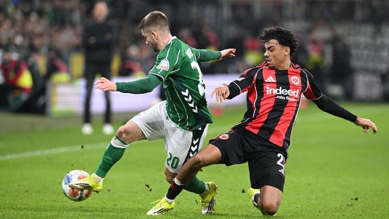 Werder-Profi Romano Schmid (l).