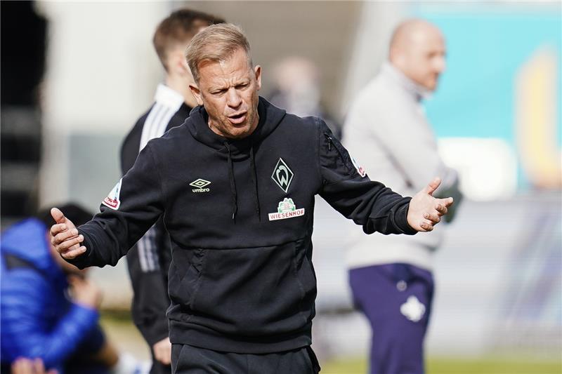 Werder-Trainer Markus Anfang erlebte 90 Minuten zum Vergessen. Foto: Uwe Anspach/dpa