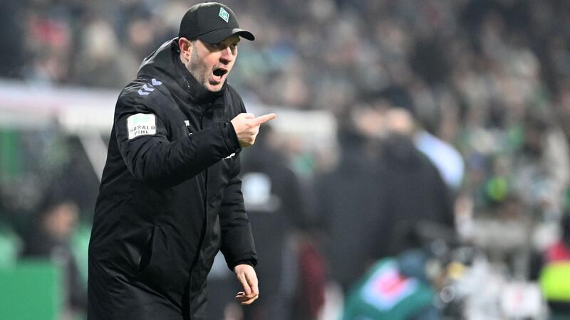 Werder fehlt die „Schärfe“ - Schwerer Gang in Dortmund Werder-Trainer Ole Werner hat mit seinen Spielern einiges zu besprechen.