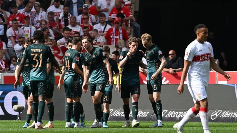 Werder durfte sich über einen Punkt beim VfB Stuttgart freuen - auch dank Torschütze Jens Stage (3.v.r). 