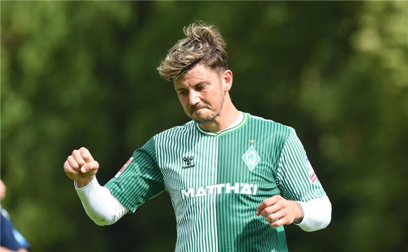 Werder Bremen gewinnt Testspiel gegen Toulouse deutlich Werders Dawid Kownacki jubelt nach seinem Tor. Im Test gegen Toulouse traf der polnische Angreifer doppelt. Foto: Carmen Jaspersen/dpa