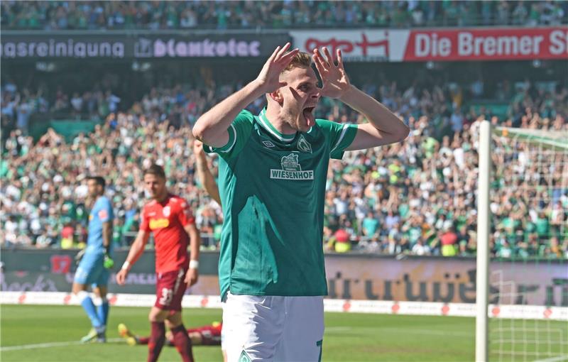 Werders Marvin Ducksch jubelt über sein Tor zum 2:0.