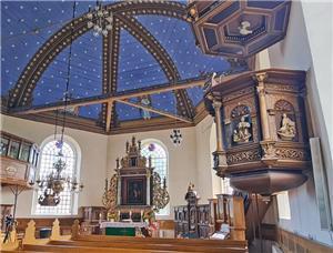 Werk des Buxtehuder Bildschnitzers Johann Tamke: Die Kanzel unter dem Sternenhimmel in der Estebrügger St.-Martini-Kirche hat Matthias Drews besonders beeindruckt.