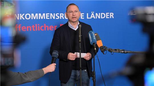 Werneke verkündet die Einigung. 