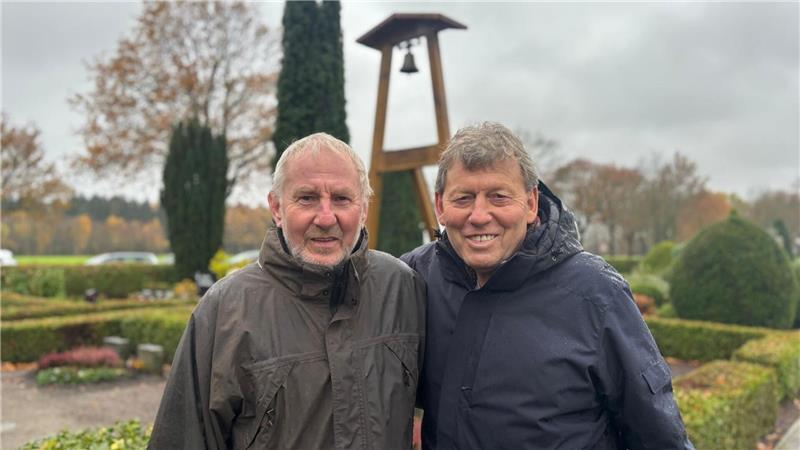 Werner Meier (links) und Johann Meier waren federführend bei der Errichtung des neuen Glockenturms.